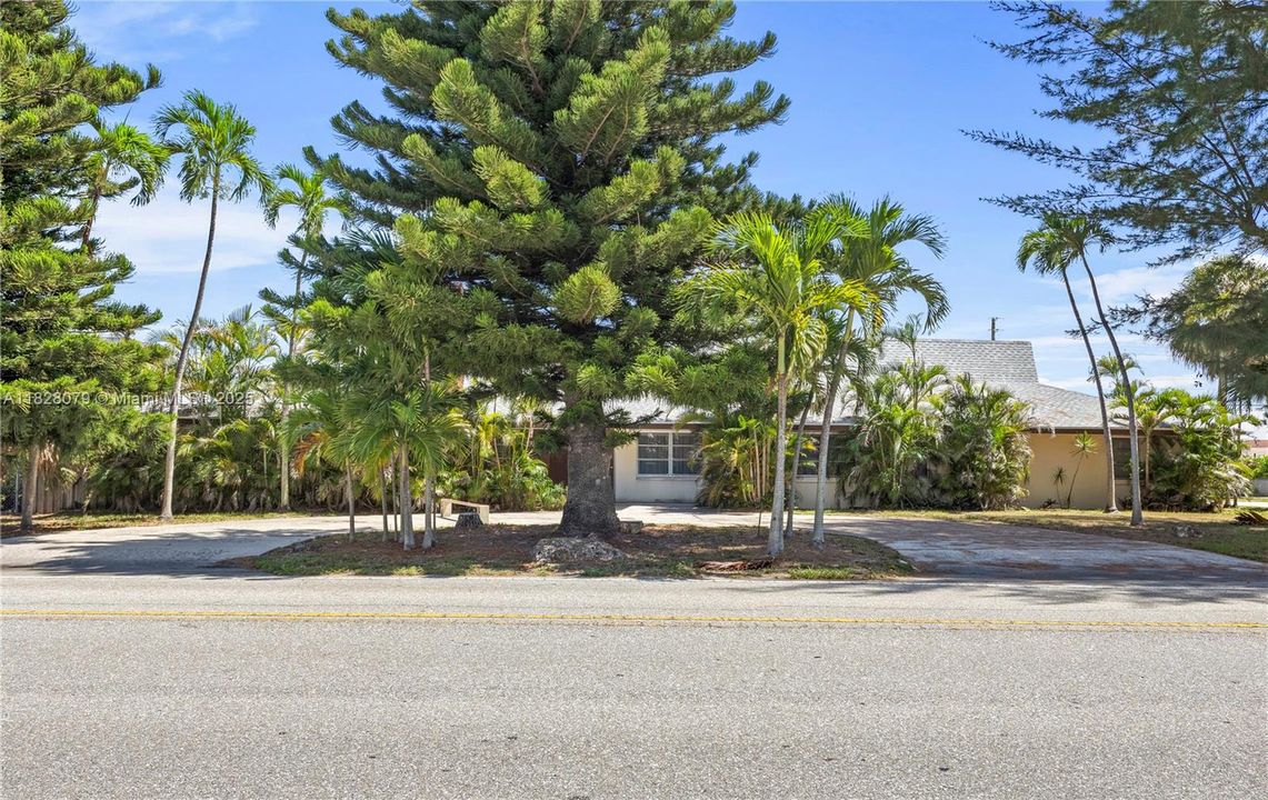 Vendido Recientemente: $579,999 (4 camas, 2 baños, 2005 Pies cuadrados)