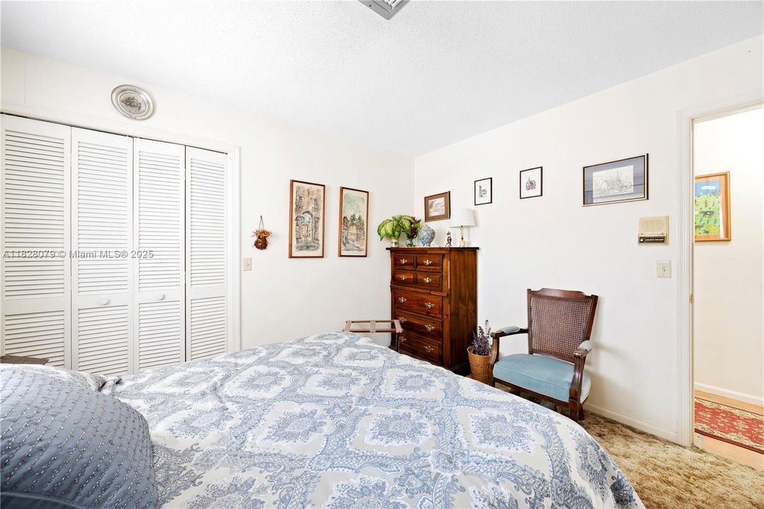 Vendido Recientemente: $579,999 (4 camas, 2 baños, 2005 Pies cuadrados)