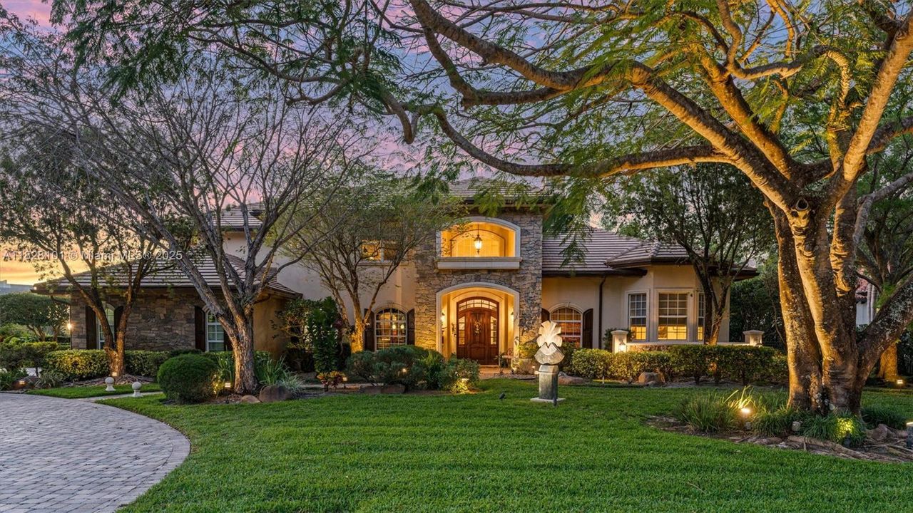 Недавно продано: $2,699,999 (6 спален, 5 ванн, 5678 Квадратных фут)