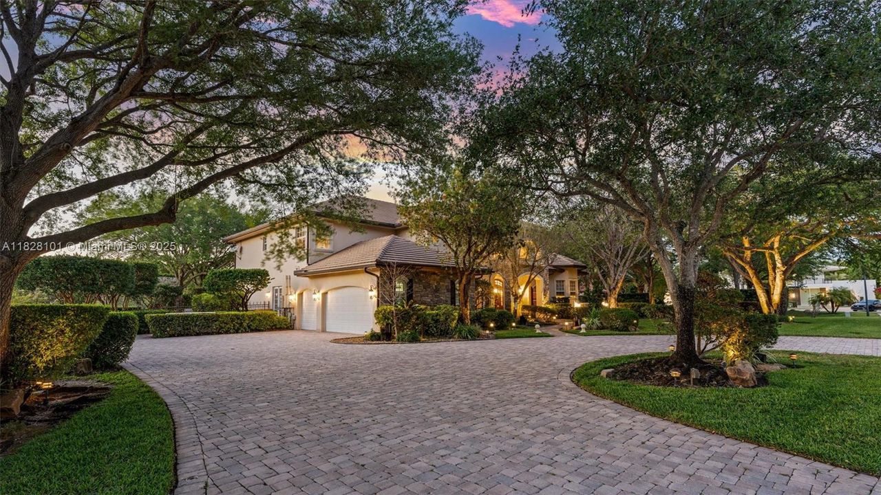 Недавно продано: $2,699,999 (6 спален, 5 ванн, 5678 Квадратных фут)