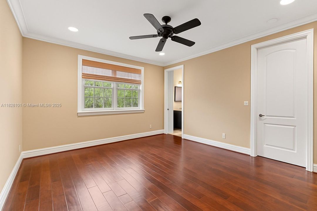 Недавно продано: $2,699,999 (6 спален, 5 ванн, 5678 Квадратных фут)