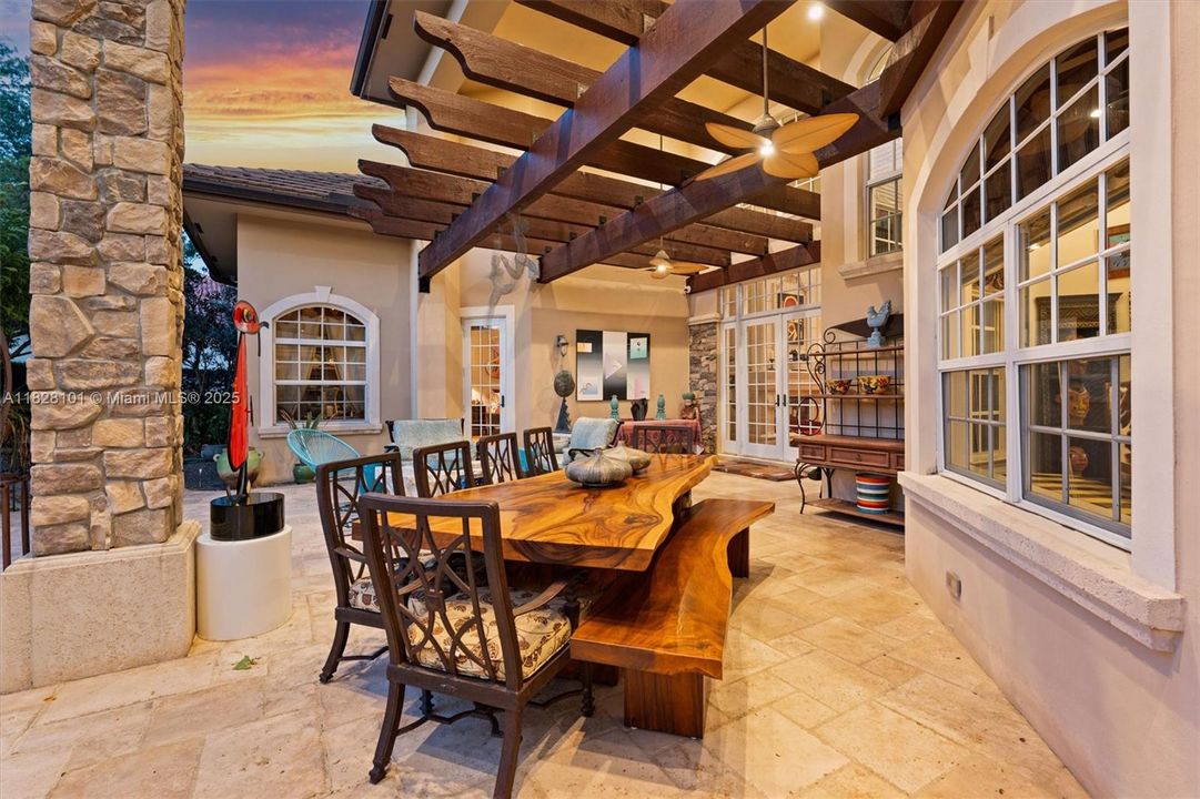 Недавно продано: $2,699,999 (6 спален, 5 ванн, 5678 Квадратных фут)