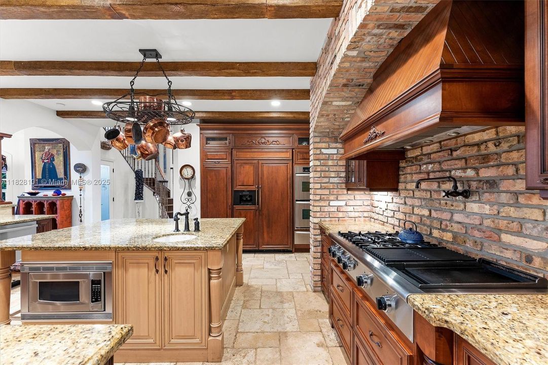 Недавно продано: $2,699,999 (6 спален, 5 ванн, 5678 Квадратных фут)