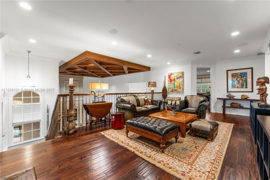 Недавно продано: $2,699,999 (6 спален, 5 ванн, 5678 Квадратных фут)