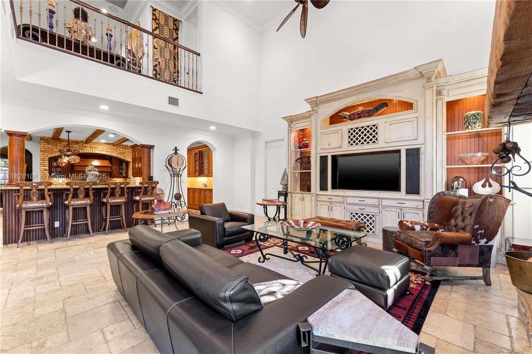 Недавно продано: $2,699,999 (6 спален, 5 ванн, 5678 Квадратных фут)