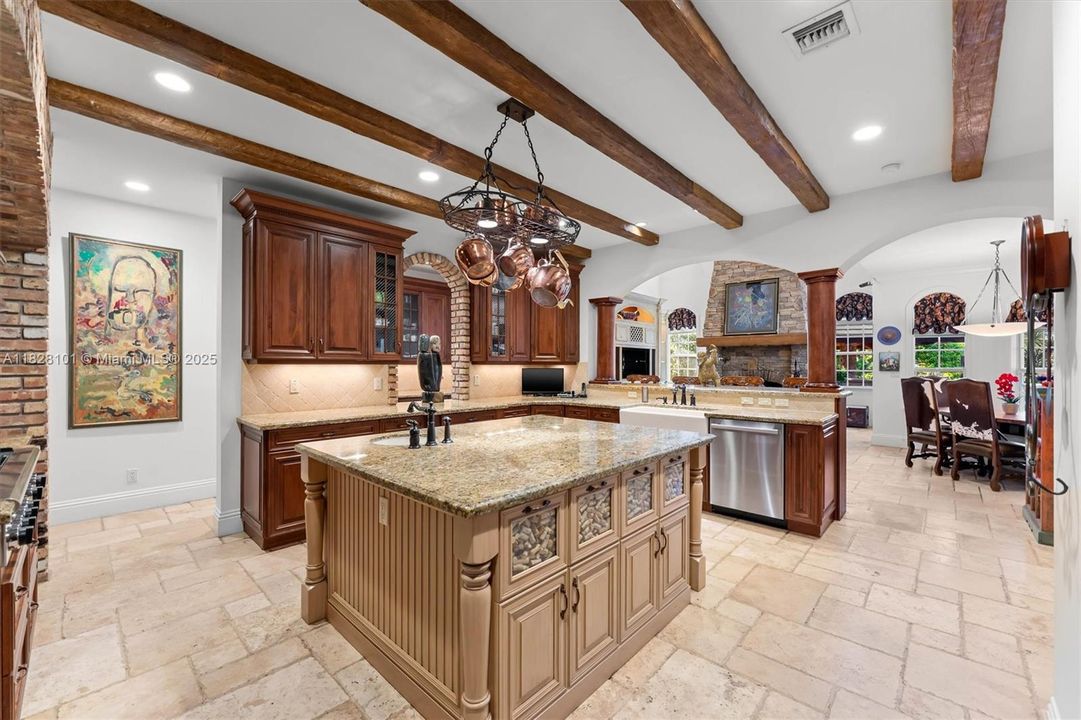 Недавно продано: $2,699,999 (6 спален, 5 ванн, 5678 Квадратных фут)