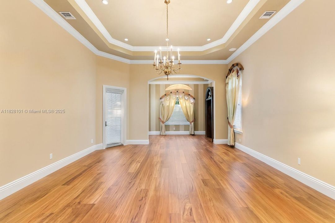 Недавно продано: $2,699,999 (6 спален, 5 ванн, 5678 Квадратных фут)