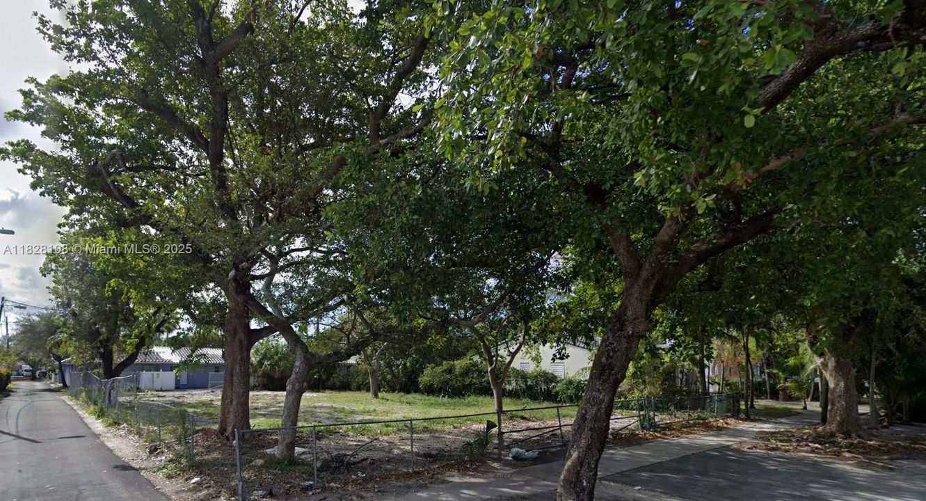 For Sale: $1,140,000 (0.22 acres)