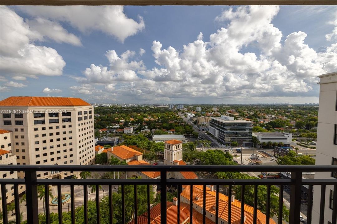 For Sale: $539,000 (2 beds, 2 baths, 1096 Square Feet)