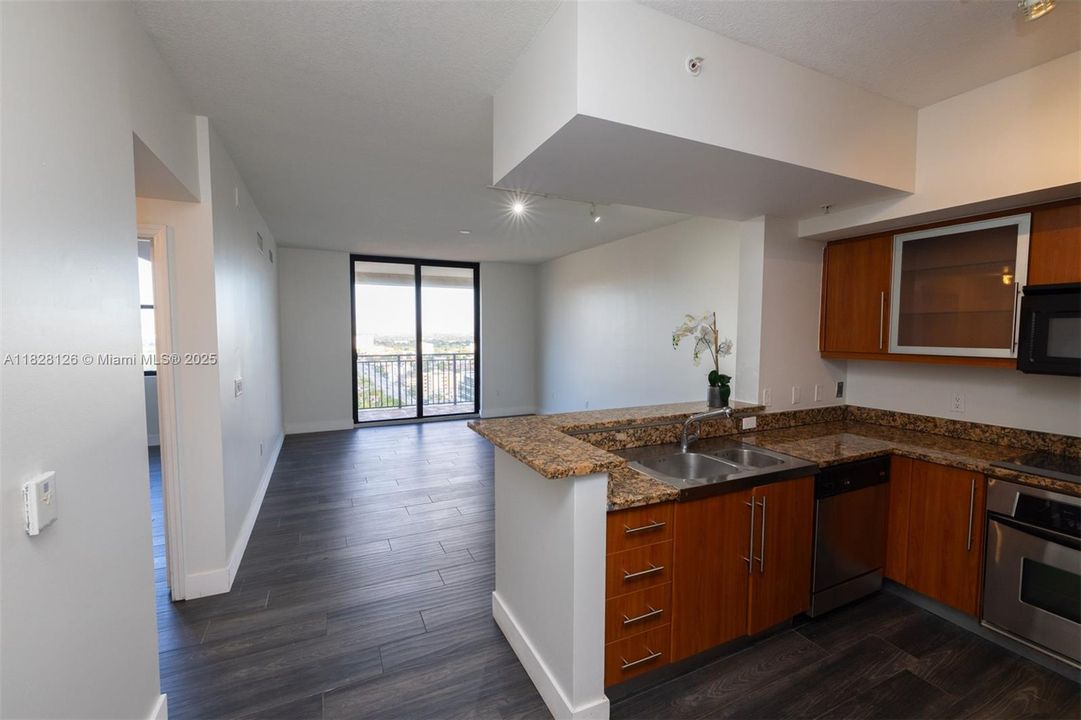 For Sale: $539,000 (2 beds, 2 baths, 1096 Square Feet)