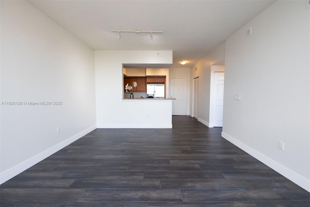 For Sale: $539,000 (2 beds, 2 baths, 1096 Square Feet)