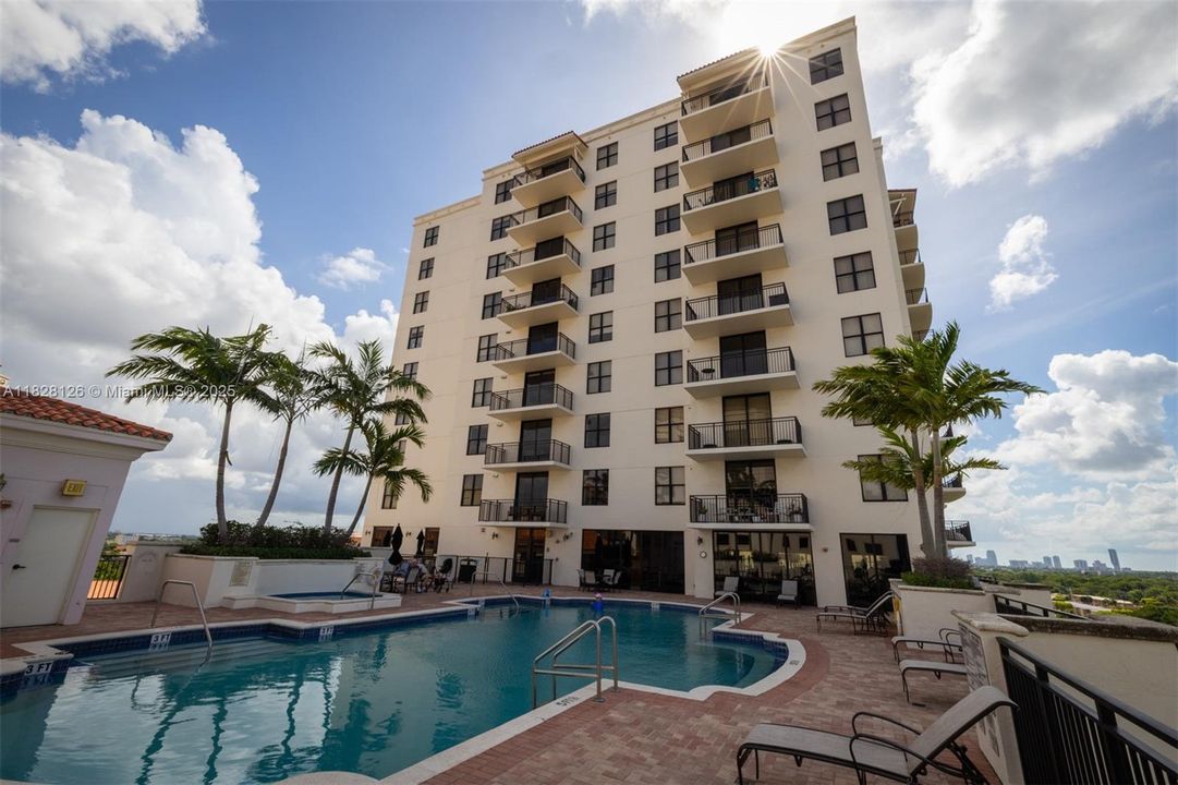 8th Floor Sundeck & Pool