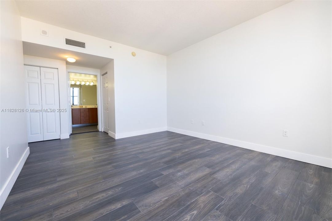 For Sale: $539,000 (2 beds, 2 baths, 1096 Square Feet)