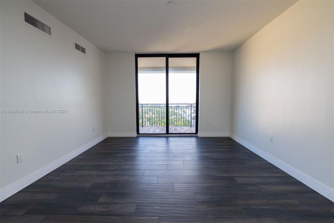 For Sale: $539,000 (2 beds, 2 baths, 1096 Square Feet)