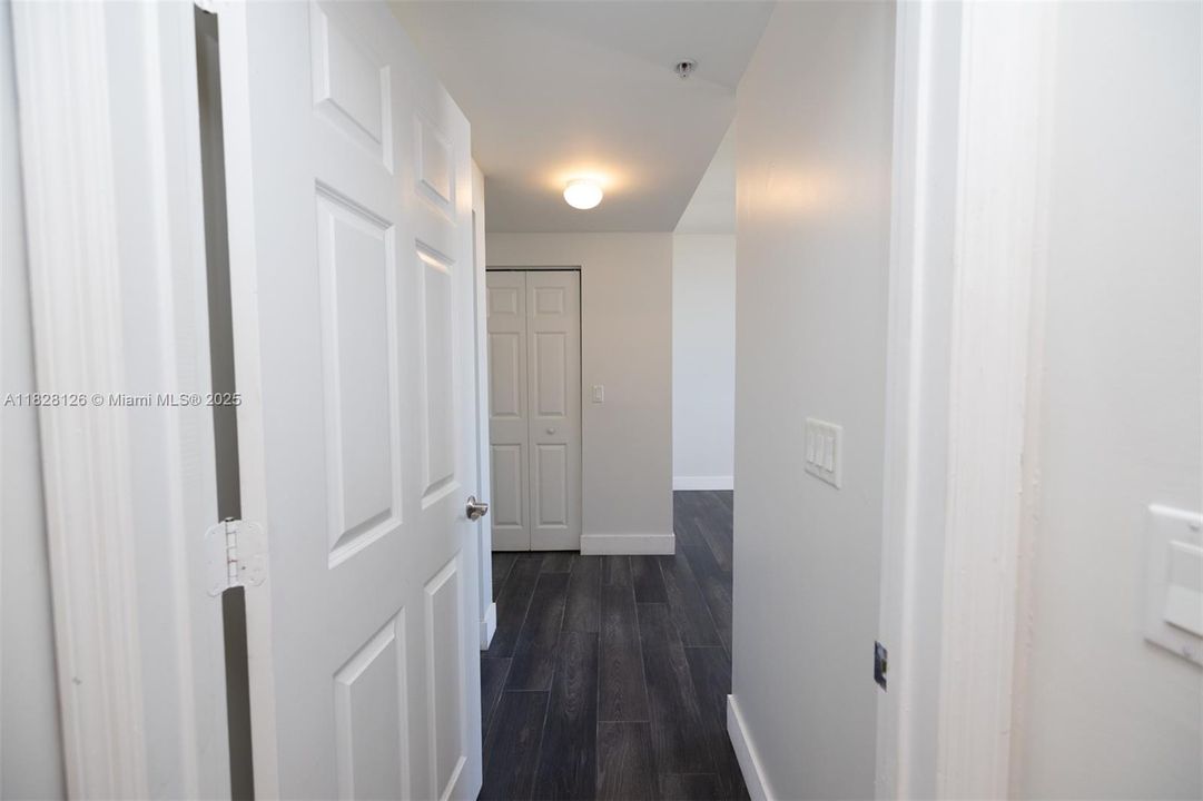 For Sale: $539,000 (2 beds, 2 baths, 1096 Square Feet)