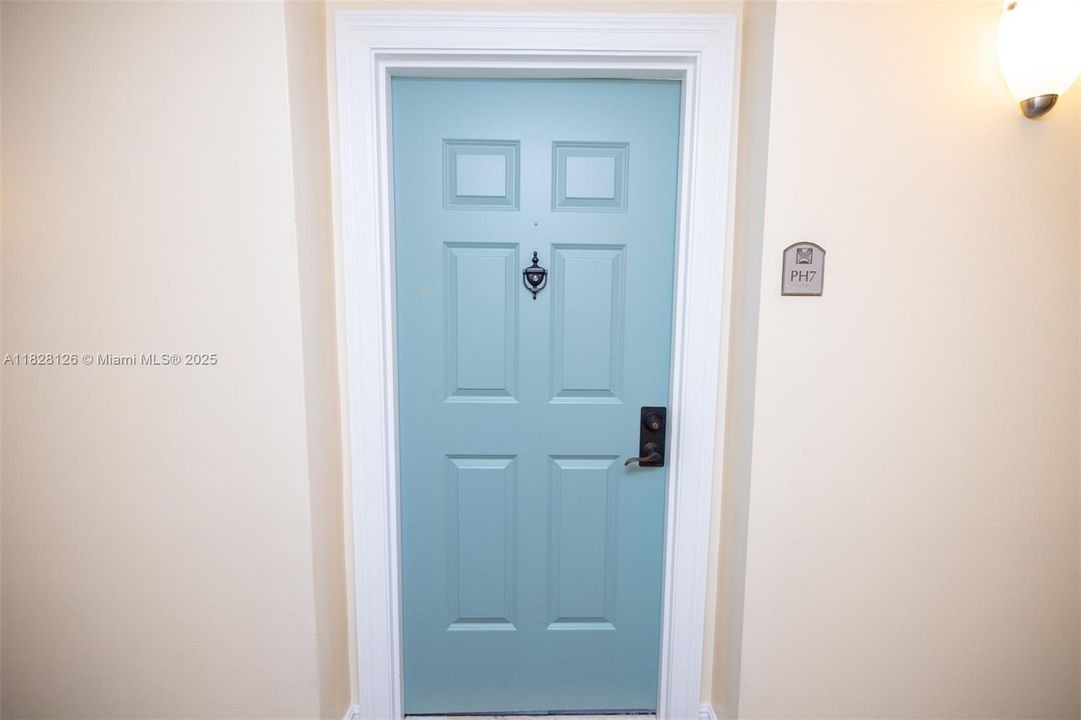 For Sale: $539,000 (2 beds, 2 baths, 1096 Square Feet)