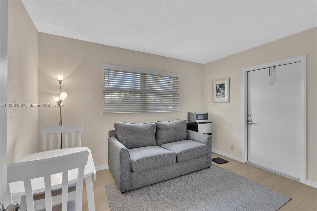 На продажу: $2,500,000 (3 спален, 3 ванн, 2824 Квадратных фут)