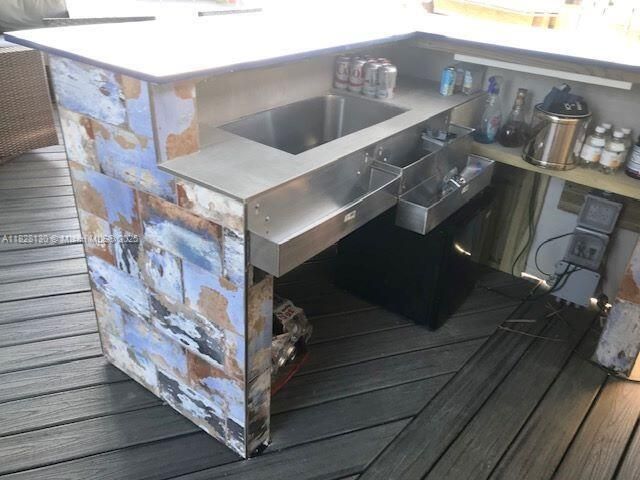 На продажу: $2,500,000 (3 спален, 3 ванн, 2824 Квадратных фут)