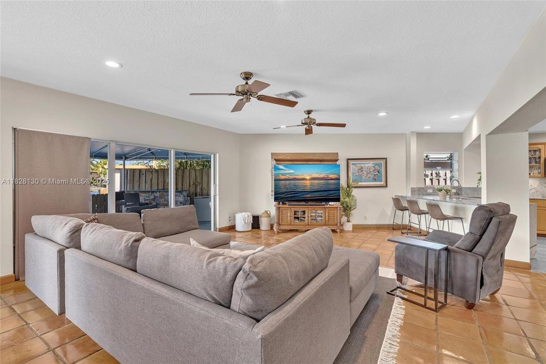 На продажу: $2,500,000 (3 спален, 3 ванн, 2824 Квадратных фут)