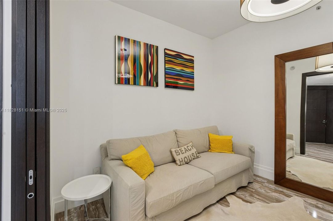 合同活跃: $19,000 (2 贝兹, 2 浴室, 1541 平方英尺)