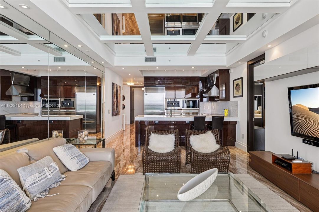 合同活跃: $19,000 (2 贝兹, 2 浴室, 1541 平方英尺)