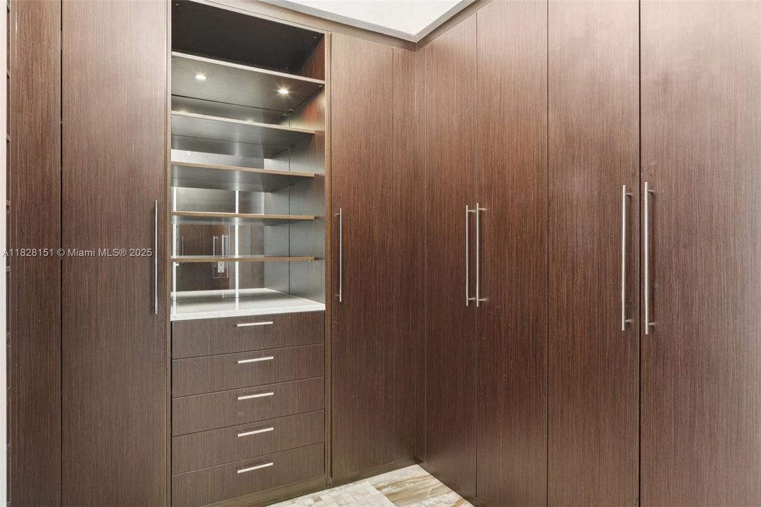 合同活跃: $19,000 (2 贝兹, 2 浴室, 1541 平方英尺)