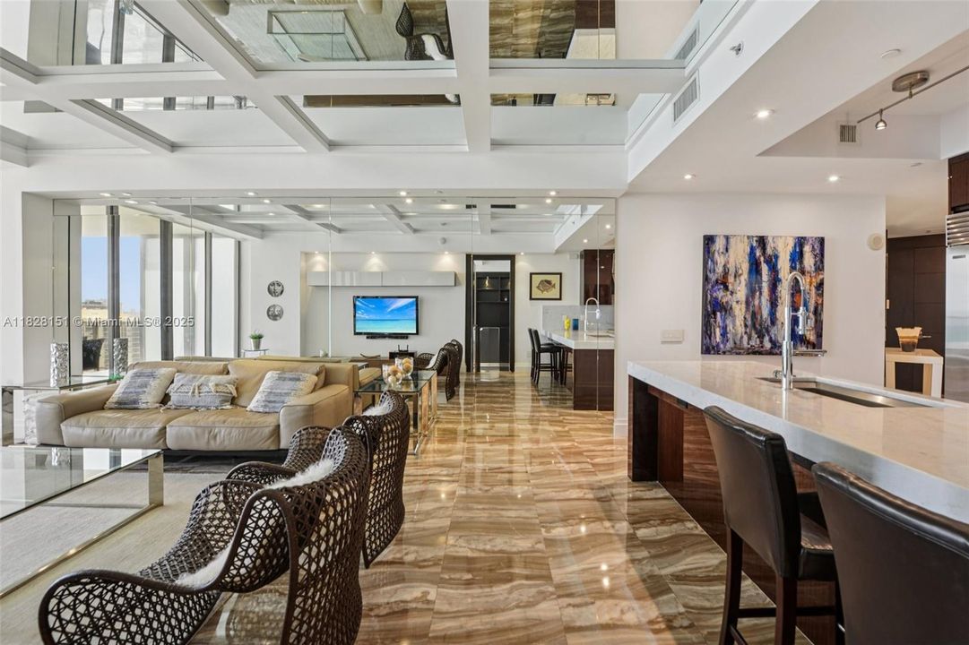 合同活跃: $19,000 (2 贝兹, 2 浴室, 1541 平方英尺)