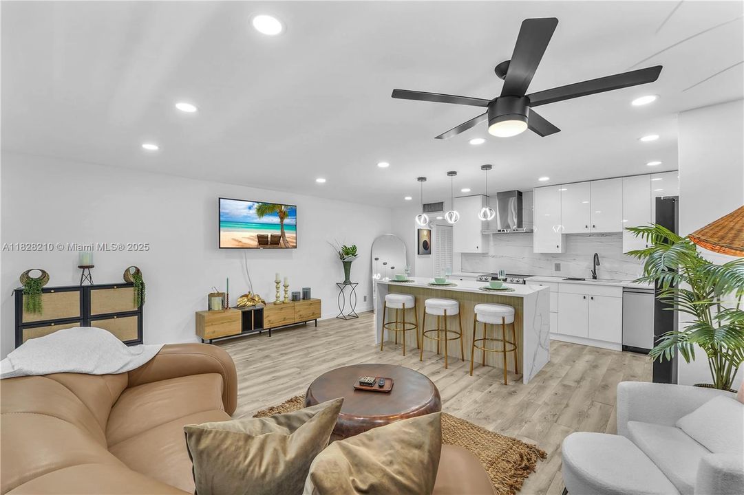 Active With Contract: $149,000 (1 beds, 1 baths, 798 Square Feet)