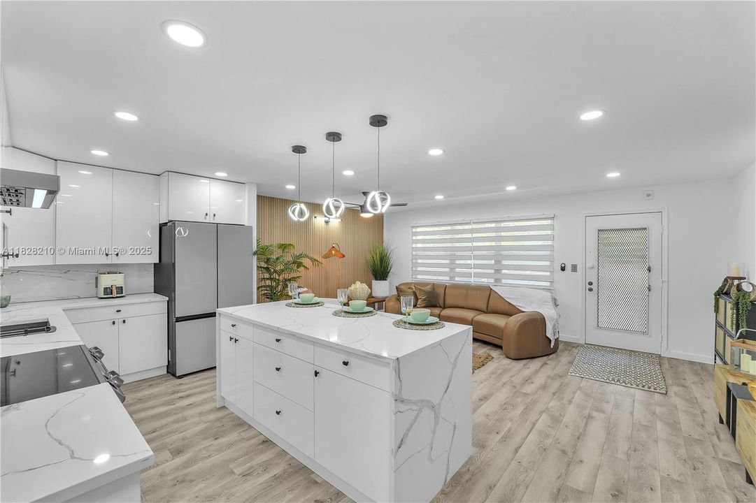 Active With Contract: $149,000 (1 beds, 1 baths, 798 Square Feet)