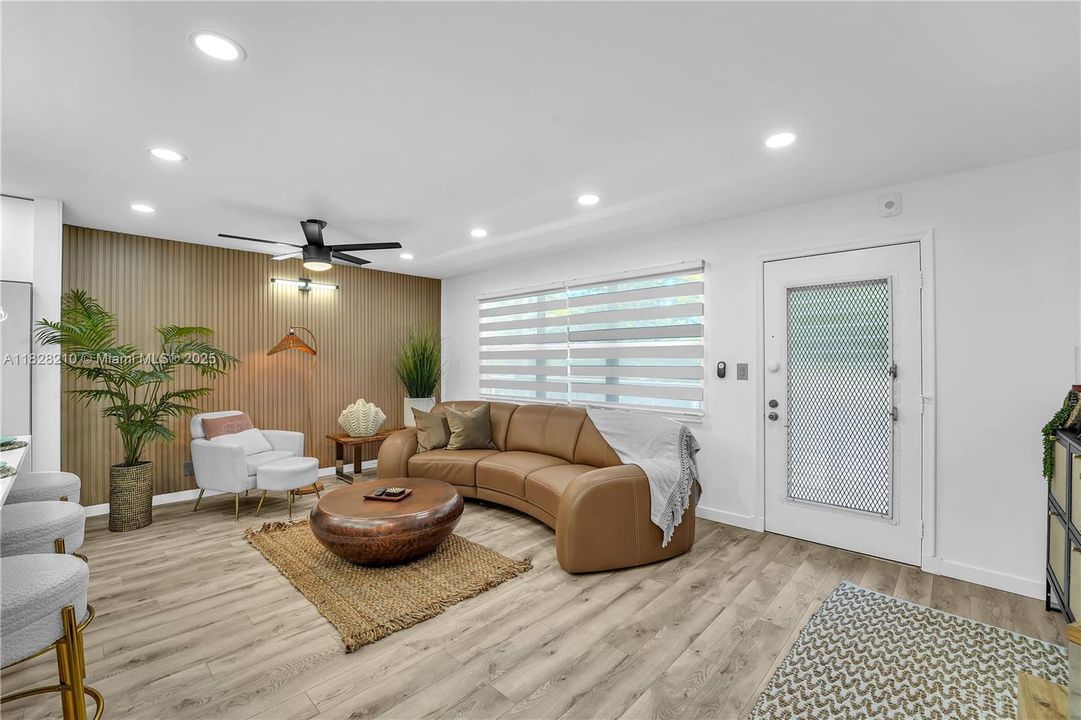 Active With Contract: $149,000 (1 beds, 1 baths, 798 Square Feet)