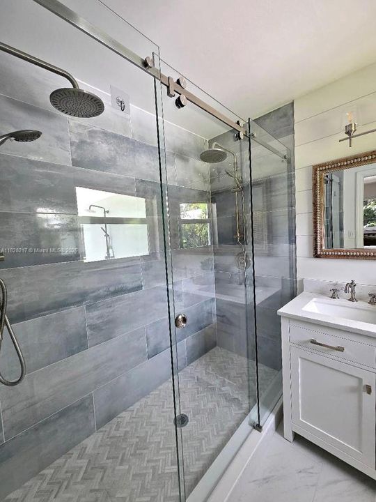 最近售出: $689,000 (4 贝兹, 2 浴室, 1698 平方英尺)