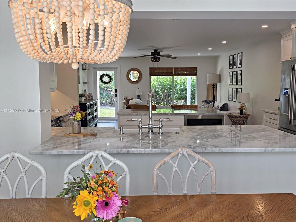 最近售出: $689,000 (4 贝兹, 2 浴室, 1698 平方英尺)