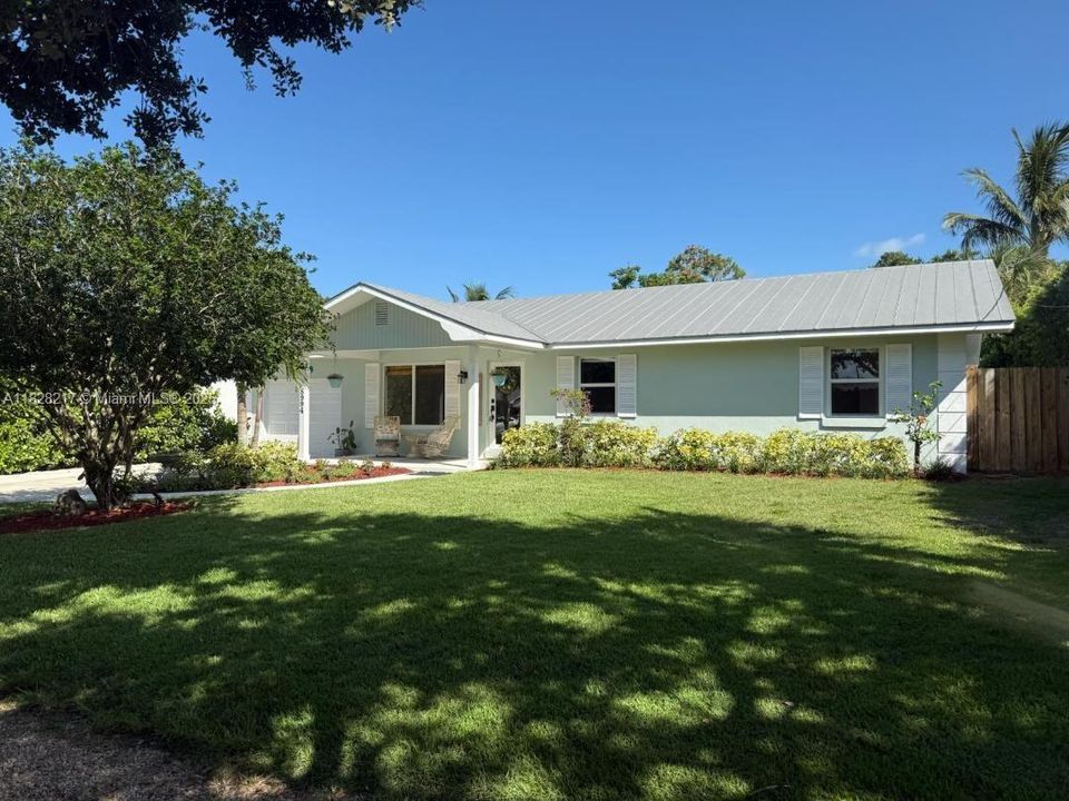 最近售出: $689,000 (4 贝兹, 2 浴室, 1698 平方英尺)