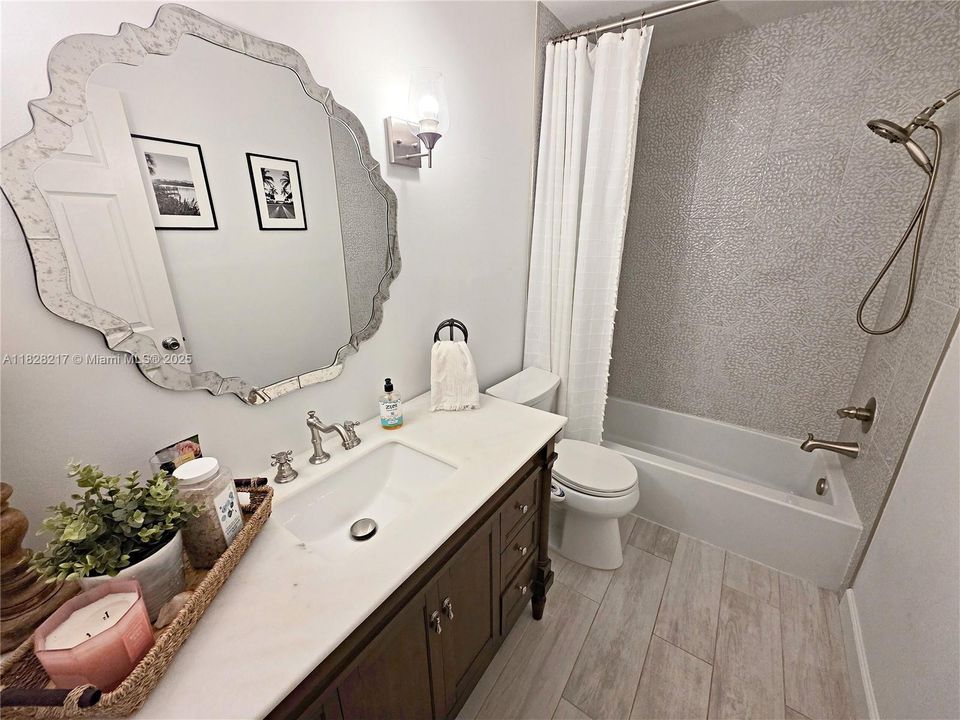 最近售出: $689,000 (4 贝兹, 2 浴室, 1698 平方英尺)