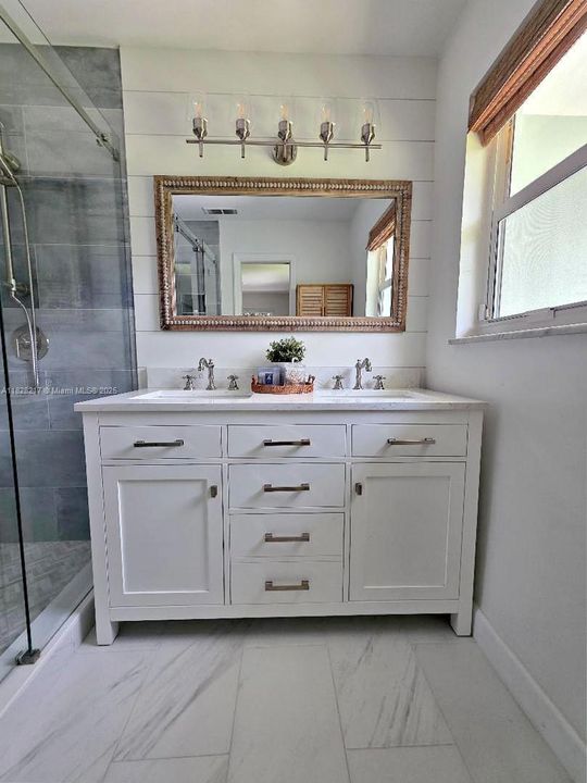 最近售出: $689,000 (4 贝兹, 2 浴室, 1698 平方英尺)