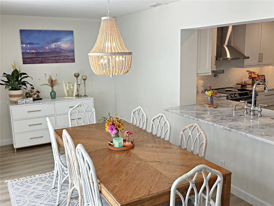 最近售出: $689,000 (4 贝兹, 2 浴室, 1698 平方英尺)