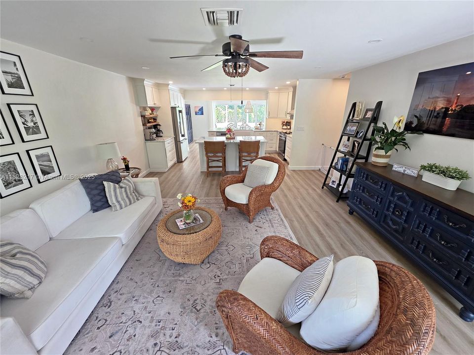 最近售出: $689,000 (4 贝兹, 2 浴室, 1698 平方英尺)