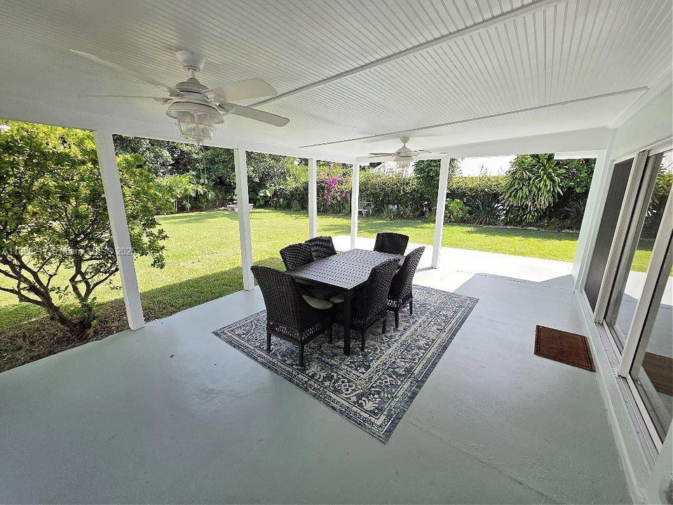 最近售出: $689,000 (4 贝兹, 2 浴室, 1698 平方英尺)