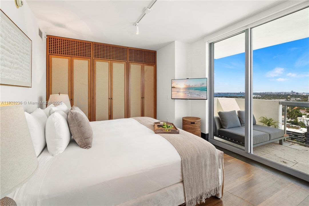 For Sale: $6,700,000 (3 beds, 3 baths, 1588 Square Feet)