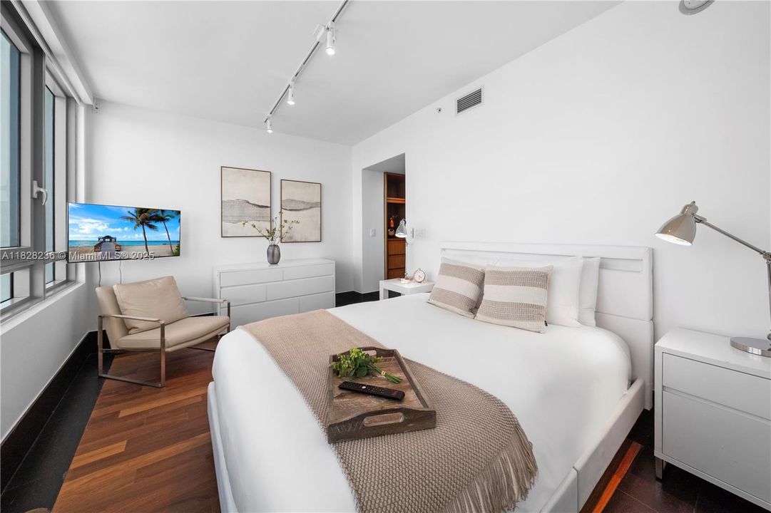 For Sale: $6,700,000 (3 beds, 3 baths, 1588 Square Feet)