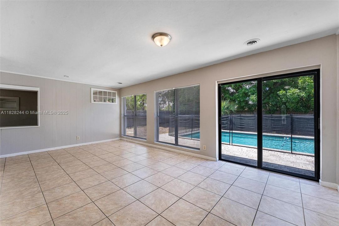 На продажу: $416,000 (3 спален, 2 ванн, 1423 Квадратных фут)