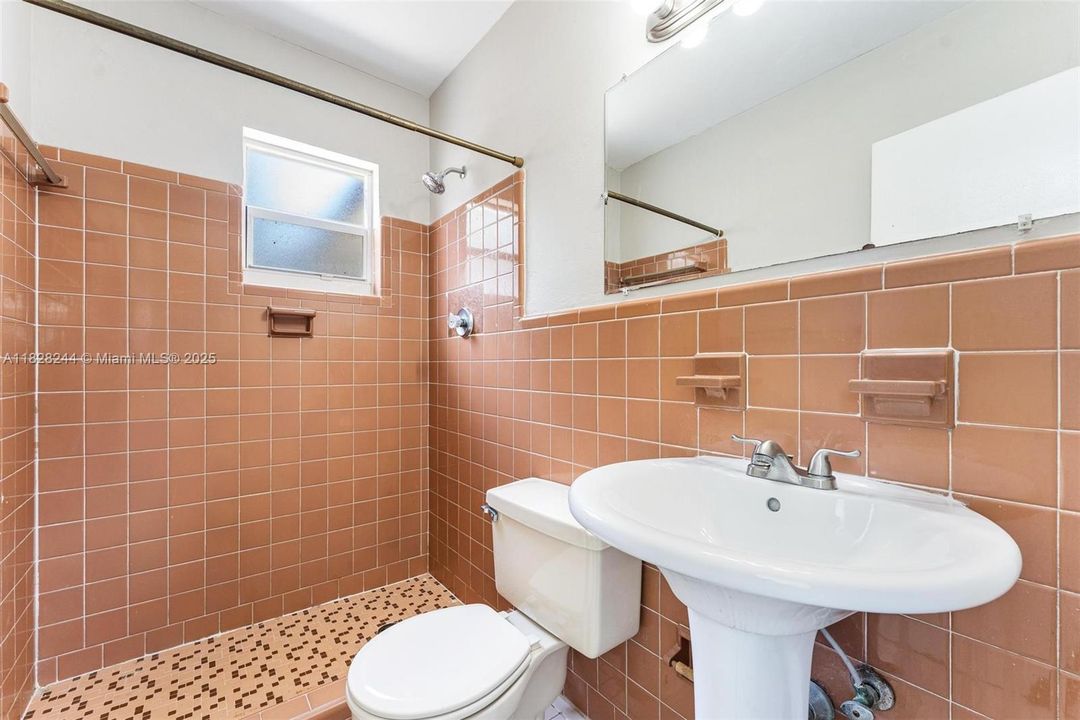 На продажу: $416,000 (3 спален, 2 ванн, 1423 Квадратных фут)