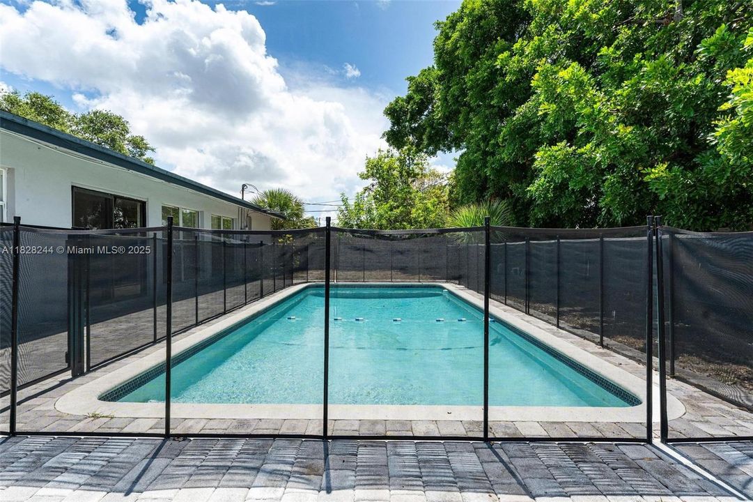 На продажу: $416,000 (3 спален, 2 ванн, 1423 Квадратных фут)