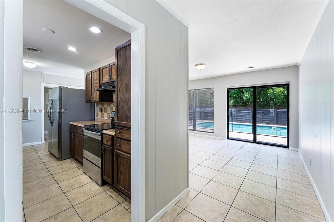 На продажу: $416,000 (3 спален, 2 ванн, 1423 Квадратных фут)