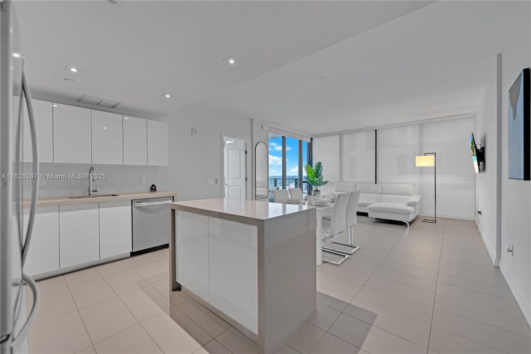 For Sale: $540,000 (2 beds, 2 baths, 1055 Square Feet)