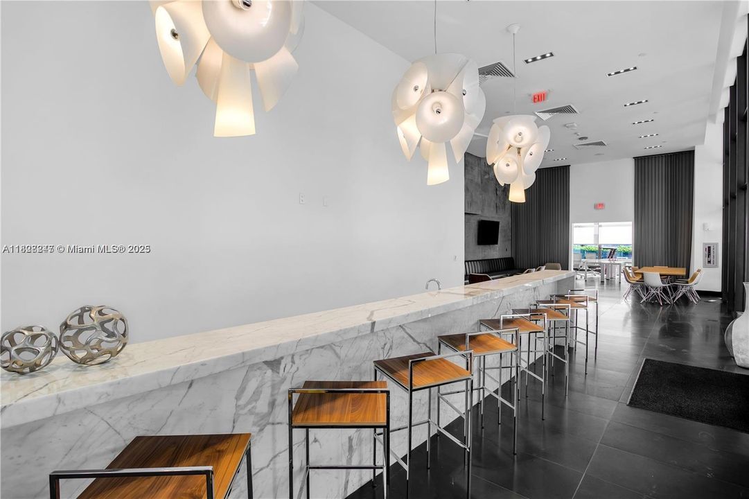 For Sale: $540,000 (2 beds, 2 baths, 1055 Square Feet)