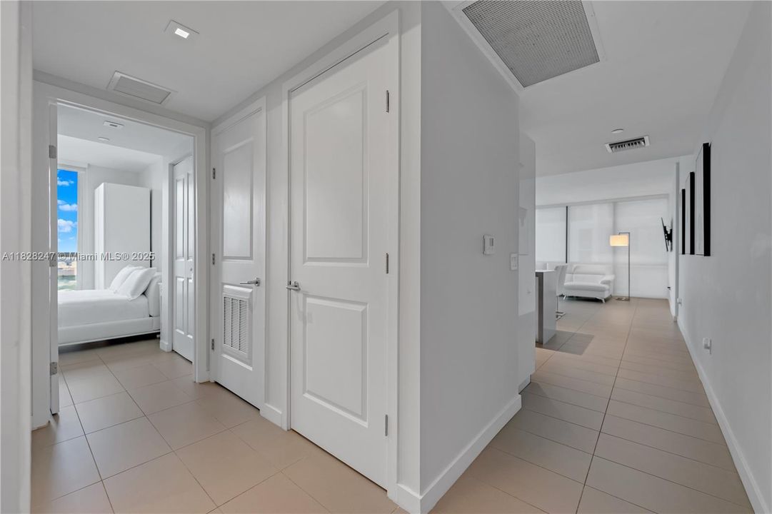 For Sale: $540,000 (2 beds, 2 baths, 1055 Square Feet)