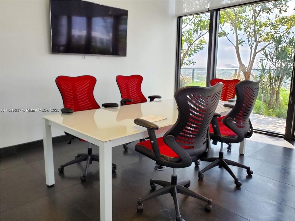 For Sale: $540,000 (2 beds, 2 baths, 1055 Square Feet)