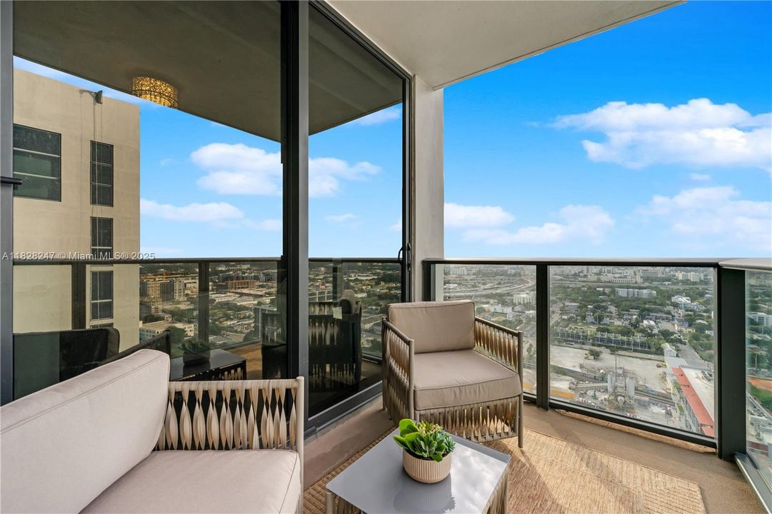 For Sale: $540,000 (2 beds, 2 baths, 1055 Square Feet)