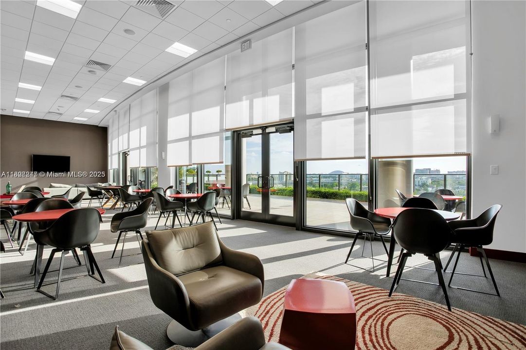 For Sale: $540,000 (2 beds, 2 baths, 1055 Square Feet)